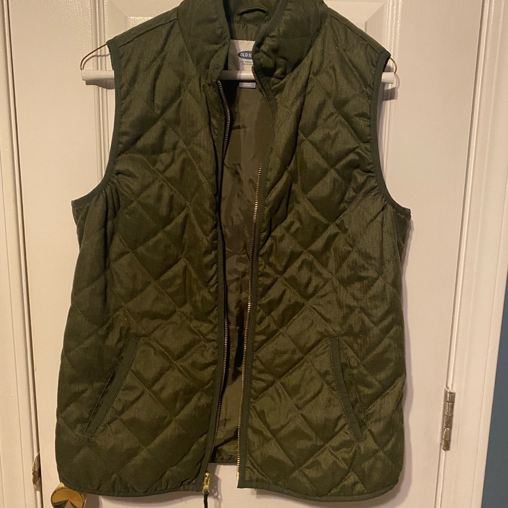Medium army green Old Navy women’s Vest